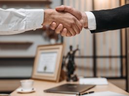 asystent radcy prawnego zarobki