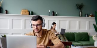 Jak znaleźć pracę zdalną za granicą