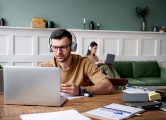 Jak znaleźć pracę zdalną za granicą